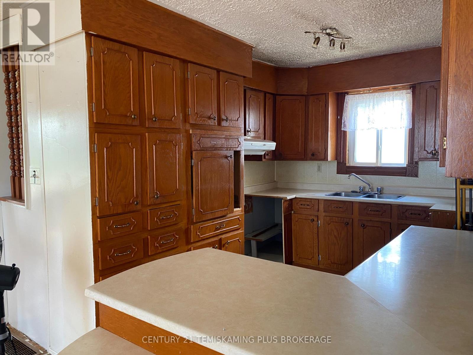 209 Katherine Street, Temiskaming Shores, Ontario  P0J 1P0 - Photo 3 - T12285396
