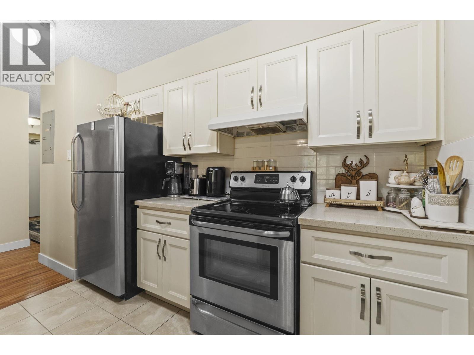 401 9521 Cardston Court, Burnaby, British Columbia  V3N 4R8 - Photo 2 - R3050366