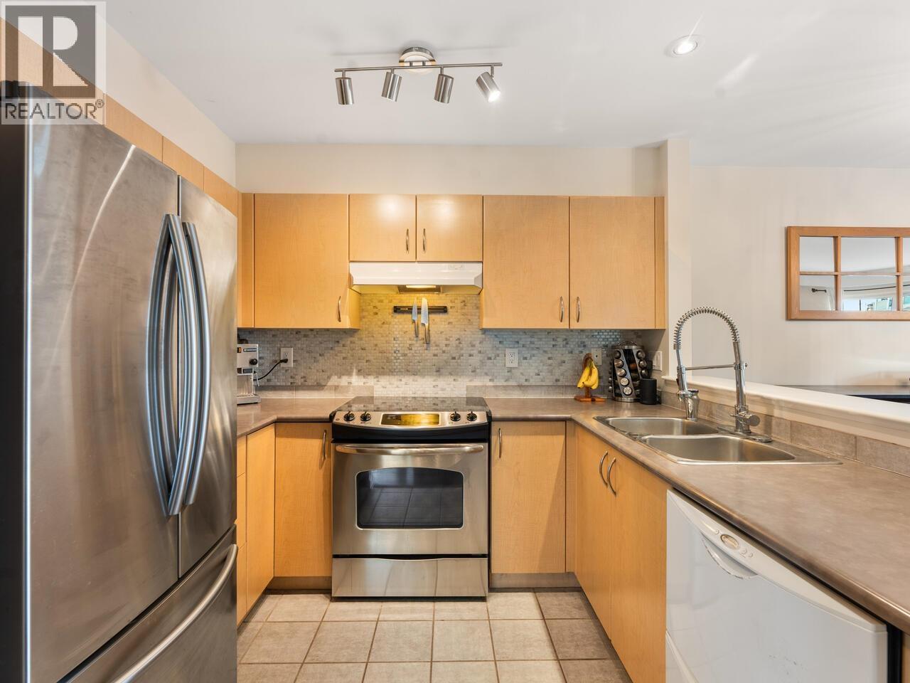 218 147 E 1st Street, North Vancouver, British Columbia  V7L 1B2 - Photo 11 - R3053868
