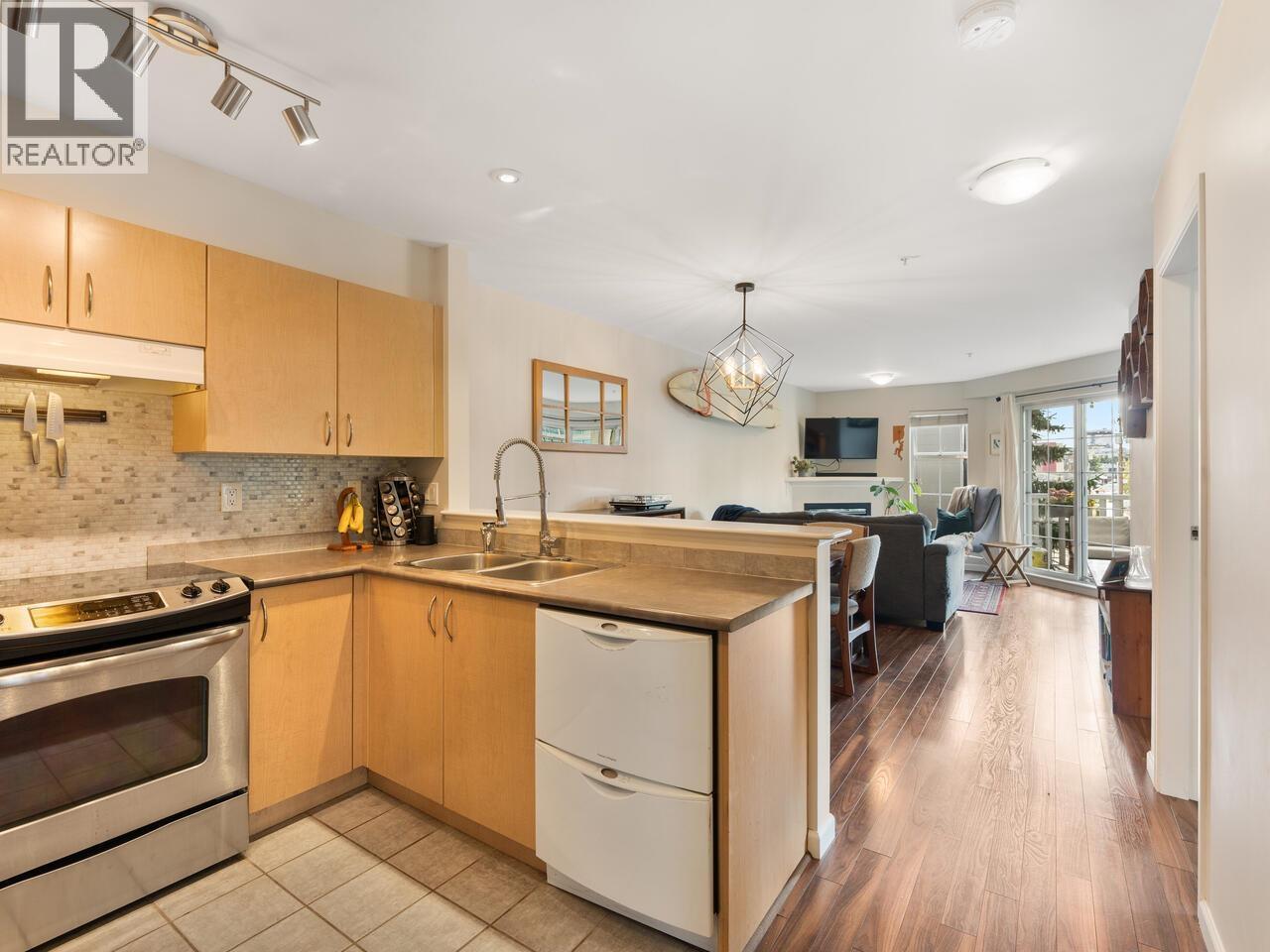 218 147 E 1st Street, North Vancouver, British Columbia  V7L 1B2 - Photo 10 - R3053868