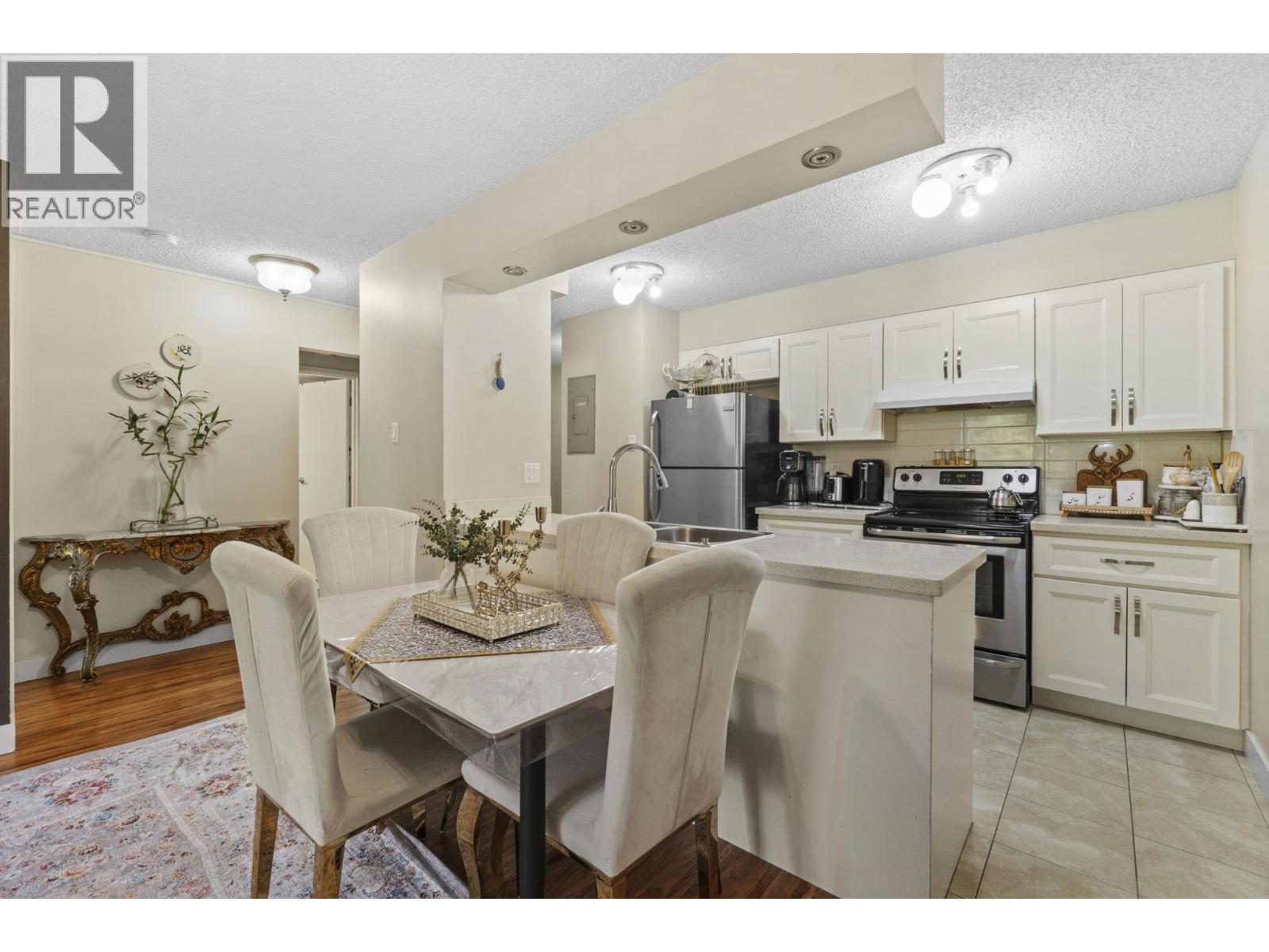 401 9521 Cardston Court, Burnaby, British Columbia  V3N 4R8 - Photo 5 - R3050366