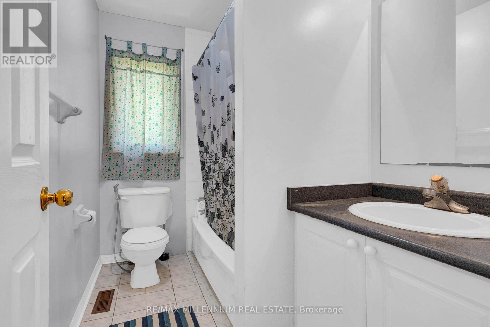 10 Mainland Crescent E, Vaughan, Ontario  L6A 3G3 - Photo 29 - N12438359