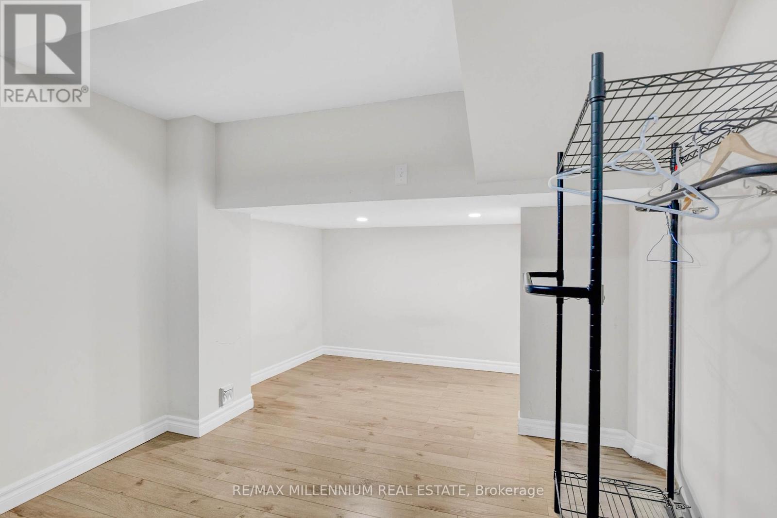 10 Mainland Crescent E, Vaughan, Ontario  L6A 3G3 - Photo 34 - N12438359
