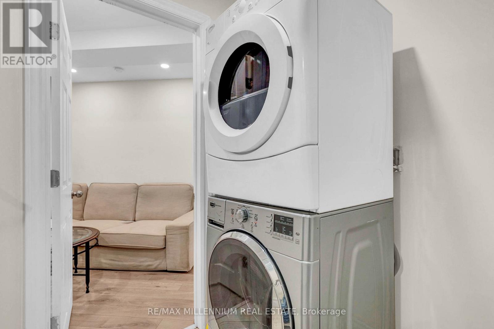 10 Mainland Crescent E, Vaughan, Ontario  L6A 3G3 - Photo 38 - N12438359