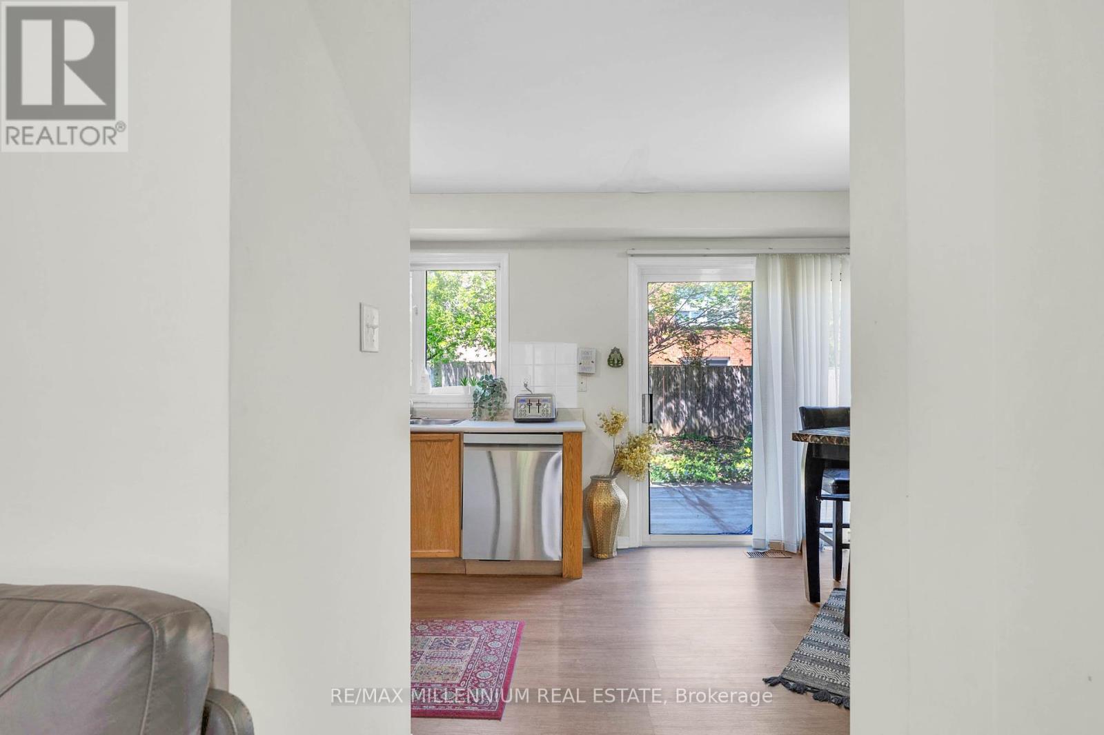 10 Mainland Crescent E, Vaughan, Ontario  L6A 3G3 - Photo 8 - N12438359