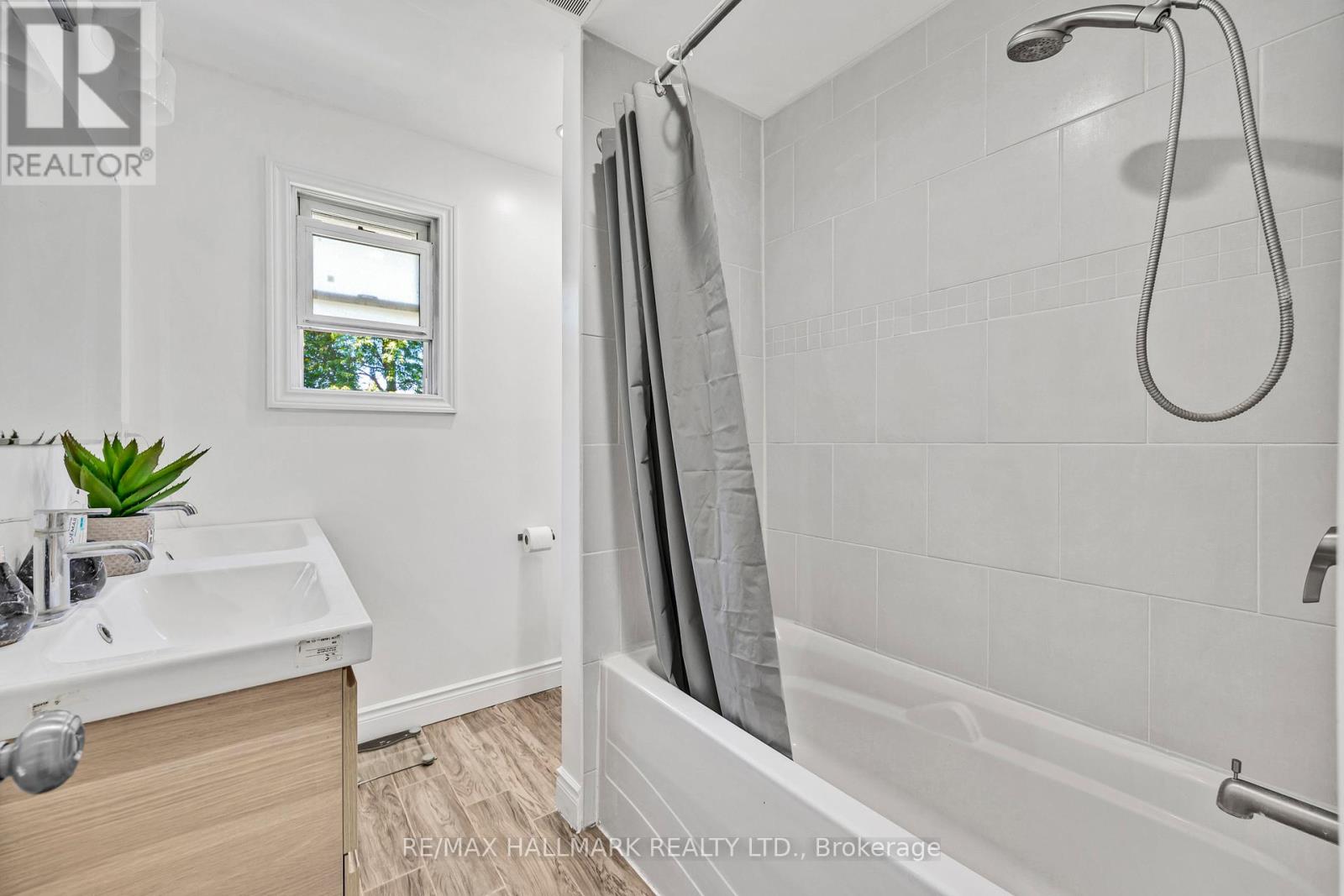 36 Farr Avenue, East Gwillimbury, Ontario  L0G 1V0 - Photo 13 - N12438422