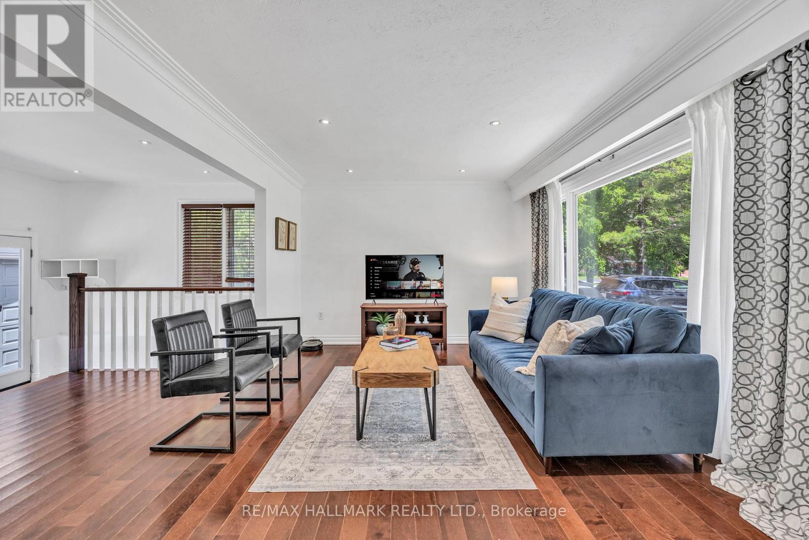 36 Farr Avenue, East Gwillimbury, Ontario  L0G 1V0 - Photo 4 - N12438422