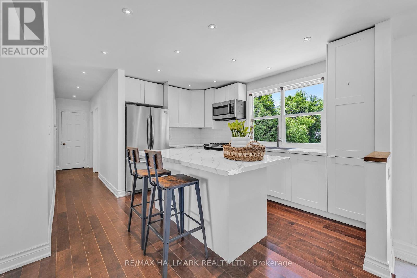 36 Farr Avenue, East Gwillimbury, Ontario  L0G 1V0 - Photo 6 - N12438422