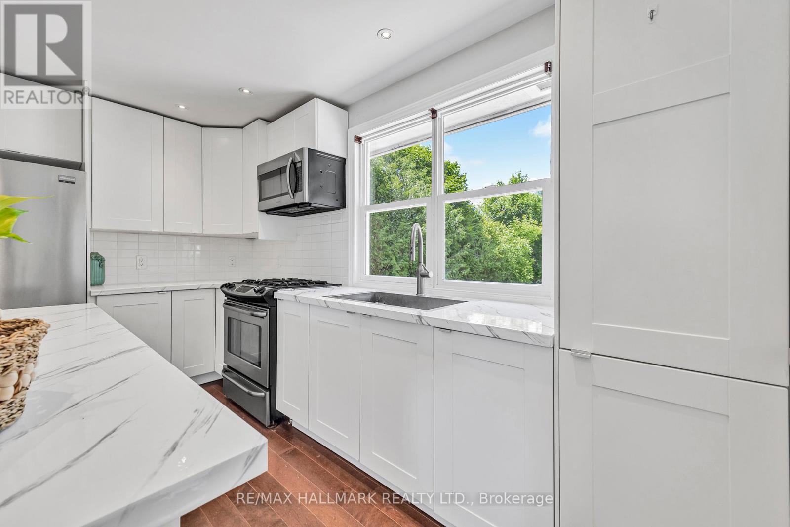 36 Farr Avenue, East Gwillimbury, Ontario  L0G 1V0 - Photo 7 - N12438422