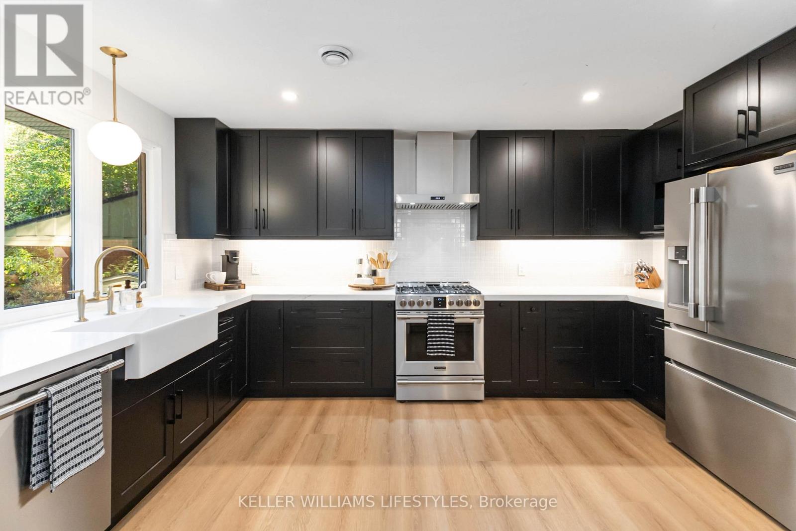 29 Park Lane Court, London South (South B), Ontario  N6K 1Z6 - Photo 4 - X12438423