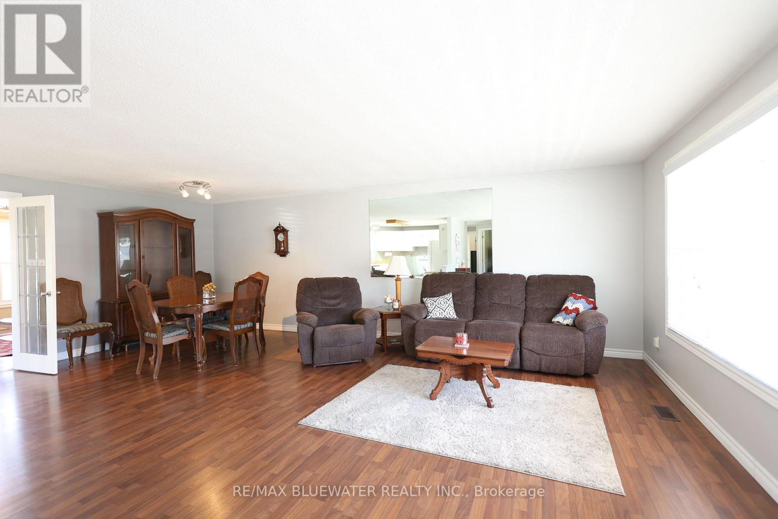 313 Pinetree Lane, South Huron, Ontario  N0M 1T0 - Photo 13 - X12438424