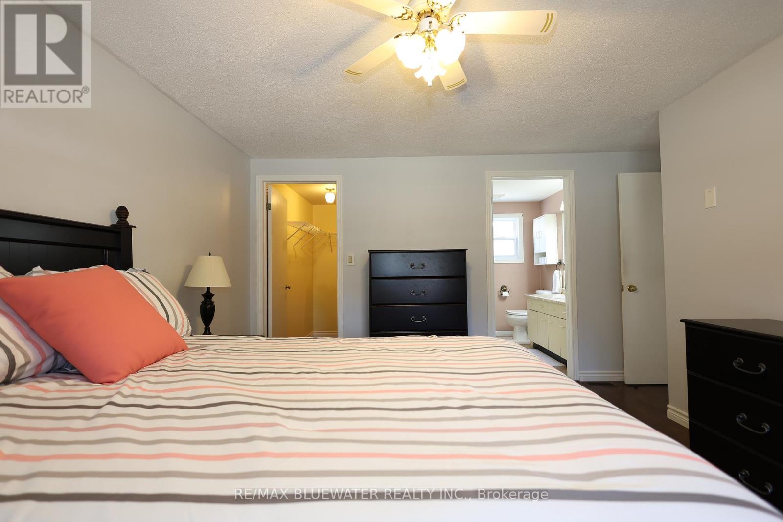 313 Pinetree Lane, South Huron, Ontario  N0M 1T0 - Photo 27 - X12438424