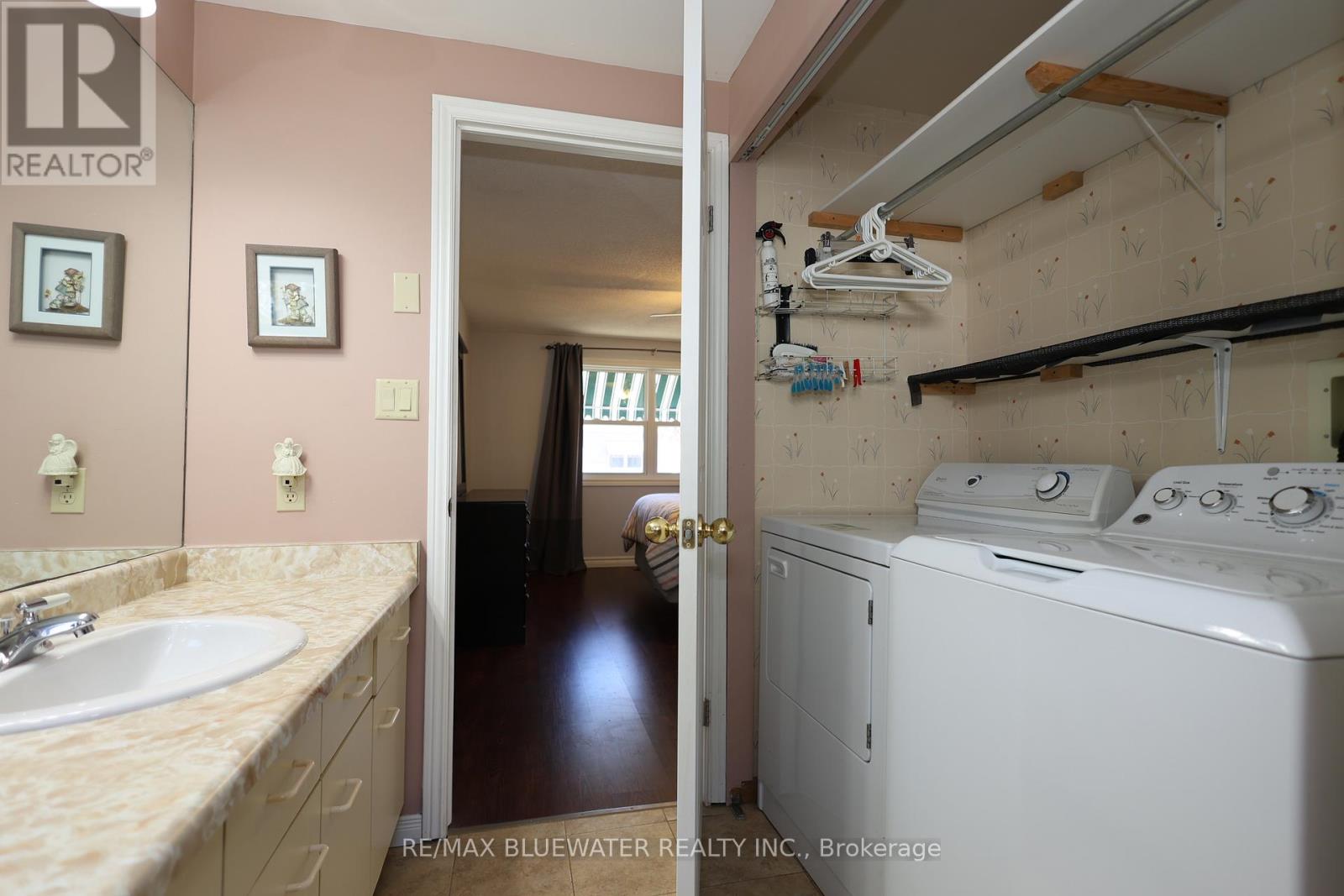 313 Pinetree Lane, South Huron, Ontario  N0M 1T0 - Photo 29 - X12438424