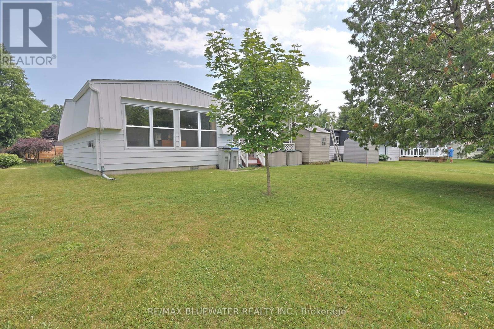 313 Pinetree Lane, South Huron, Ontario  N0M 1T0 - Photo 30 - X12438424