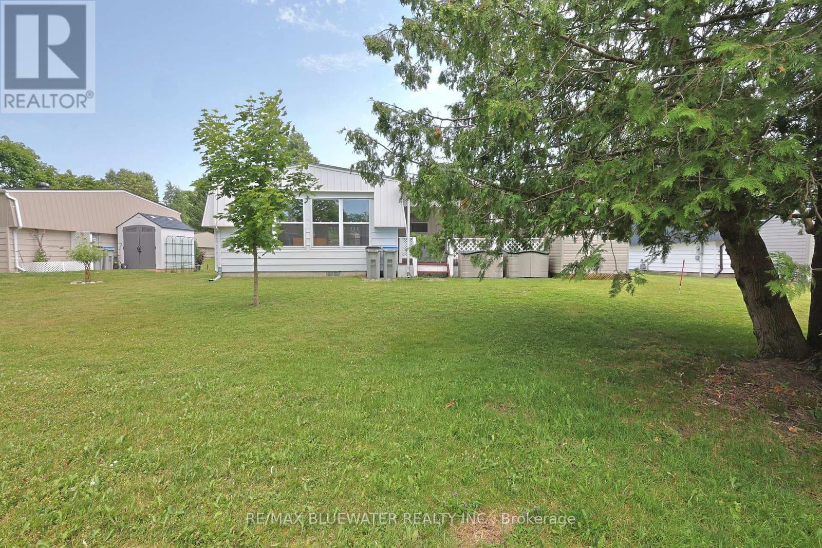 313 Pinetree Lane, South Huron, Ontario  N0M 1T0 - Photo 32 - X12438424