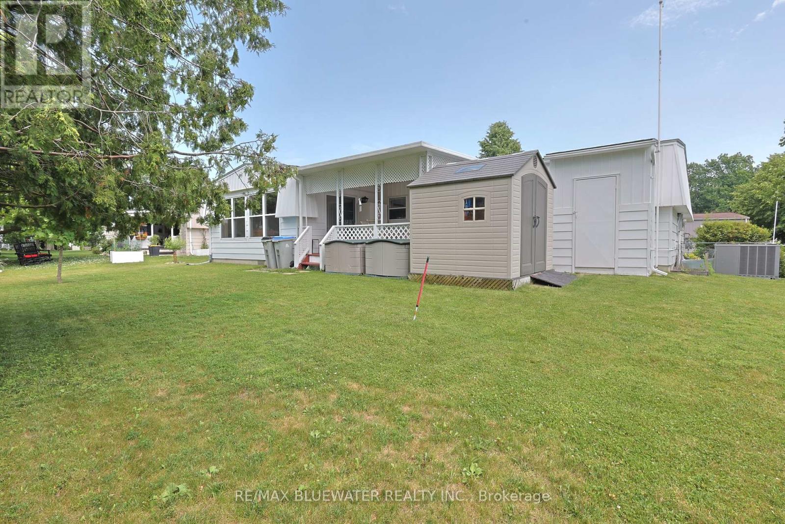 313 Pinetree Lane, South Huron, Ontario  N0M 1T0 - Photo 33 - X12438424