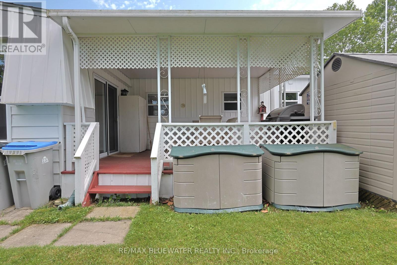 313 Pinetree Lane, South Huron, Ontario  N0M 1T0 - Photo 34 - X12438424