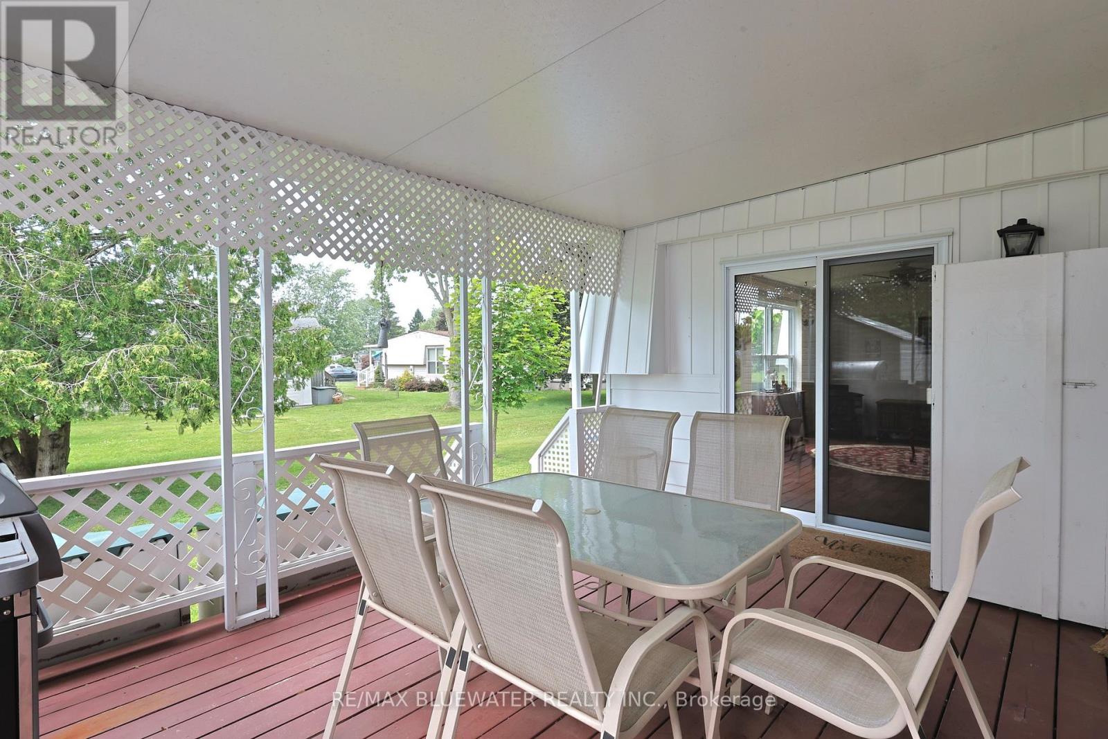 313 Pinetree Lane, South Huron, Ontario  N0M 1T0 - Photo 35 - X12438424