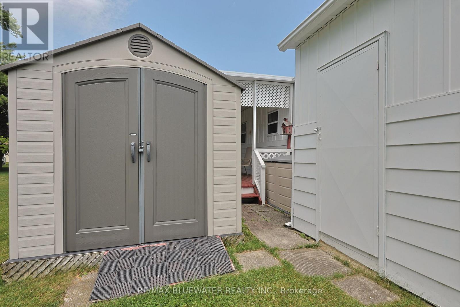 313 Pinetree Lane, South Huron, Ontario  N0M 1T0 - Photo 38 - X12438424