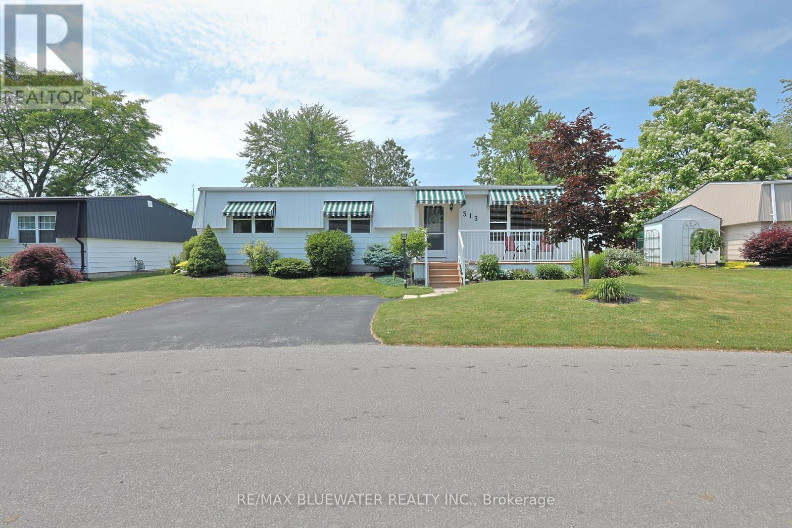 313 Pinetree Lane, South Huron, Ontario  N0M 1T0 - Photo 6 - X12438424