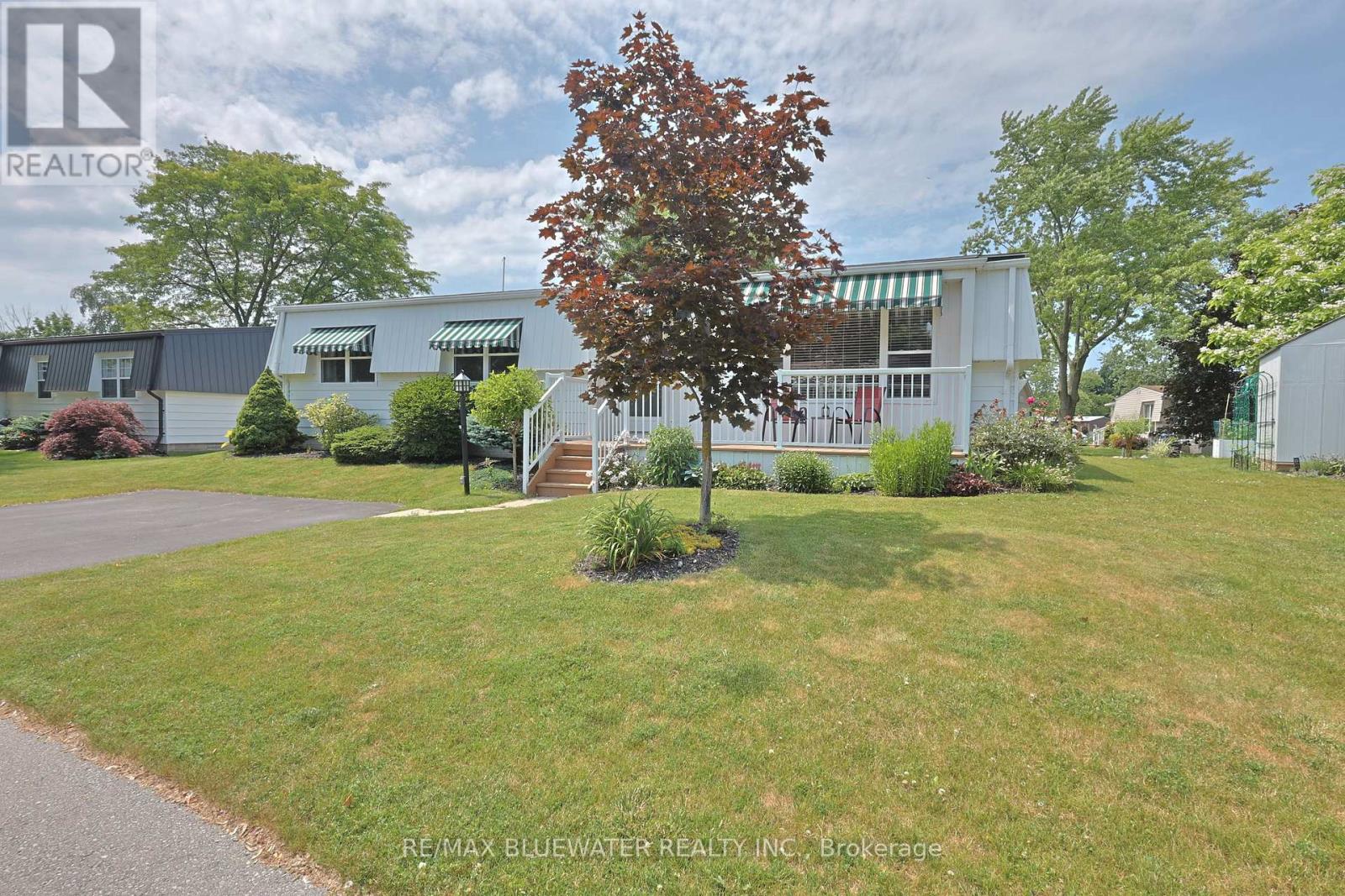 313 Pinetree Lane, South Huron, Ontario  N0M 1T0 - Photo 7 - X12438424