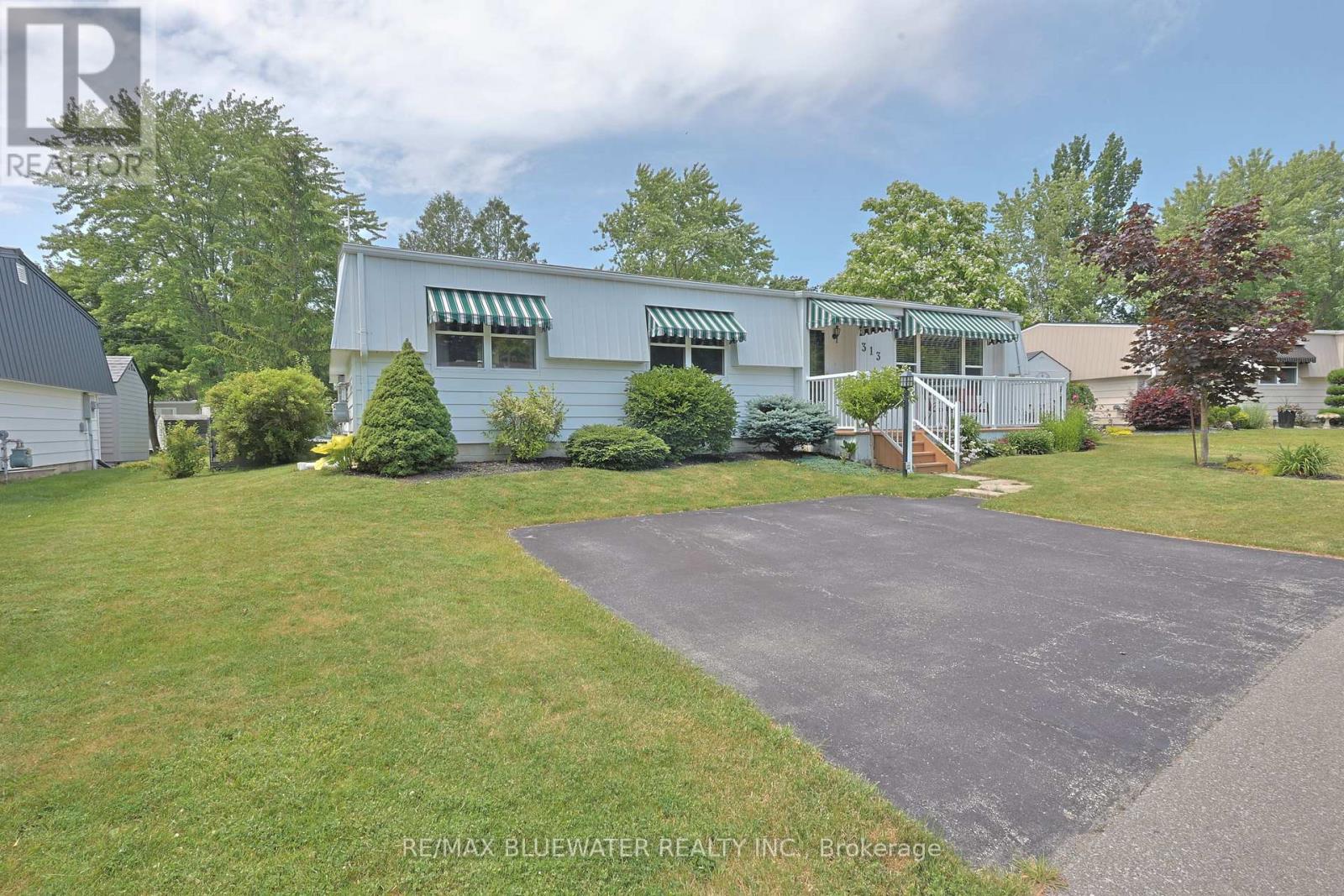 313 Pinetree Lane, South Huron, Ontario  N0M 1T0 - Photo 8 - X12438424