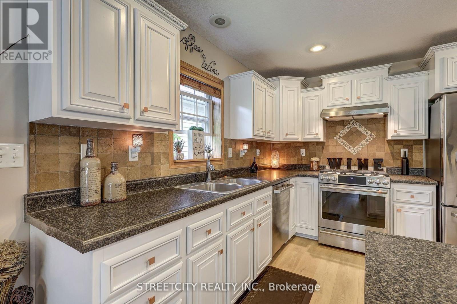 481 Richard Crescent, Strathroy-Caradoc, Ontario  N7G 3P4 - Photo 12 - X12438453