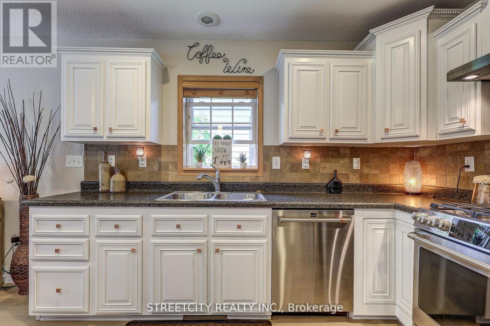 481 Richard Crescent, Strathroy-Caradoc, Ontario  N7G 3P4 - Photo 15 - X12438453