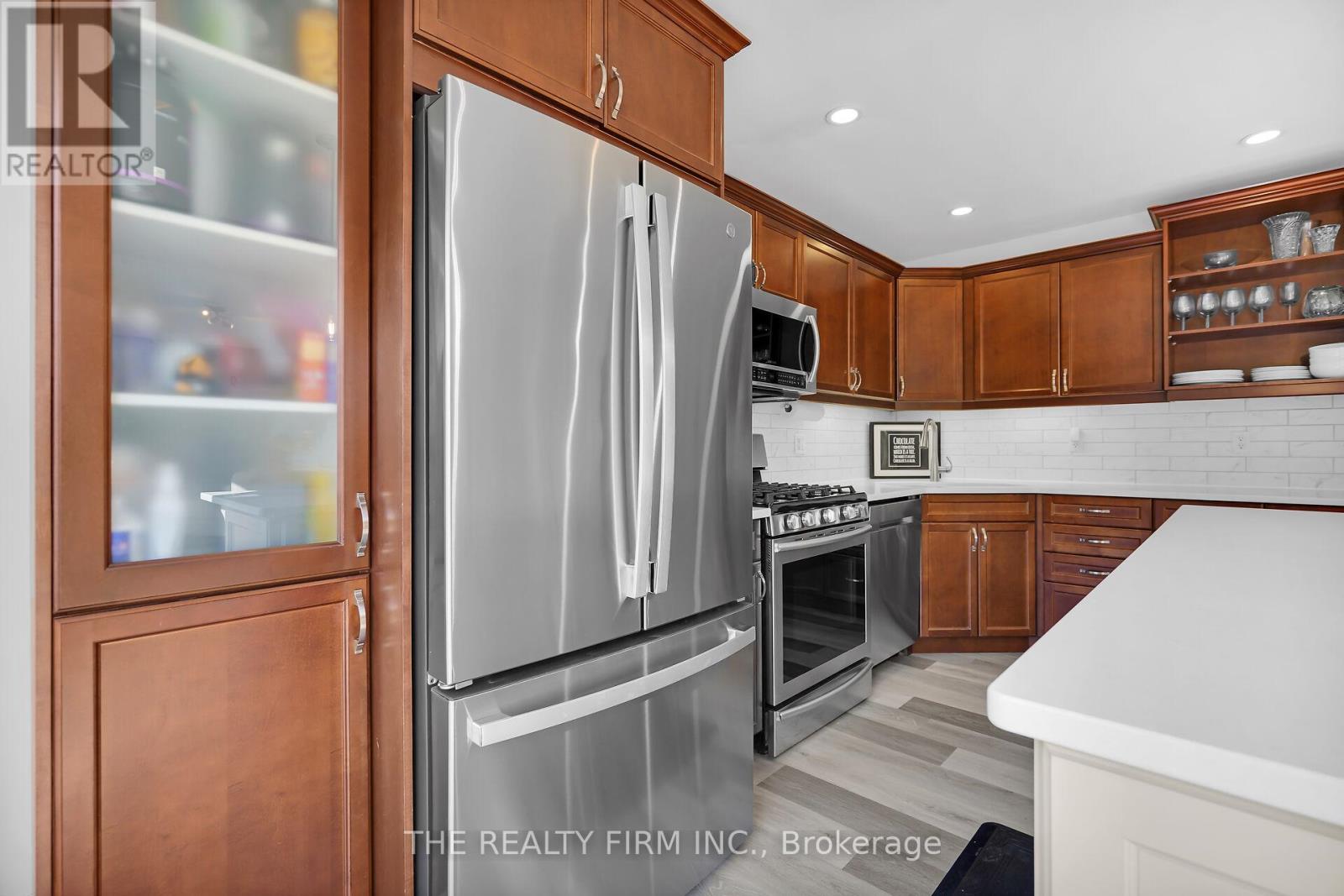 581 Clearwater Crescent, London North, Ontario  N5X 4J9 - Photo 13 - X12438463