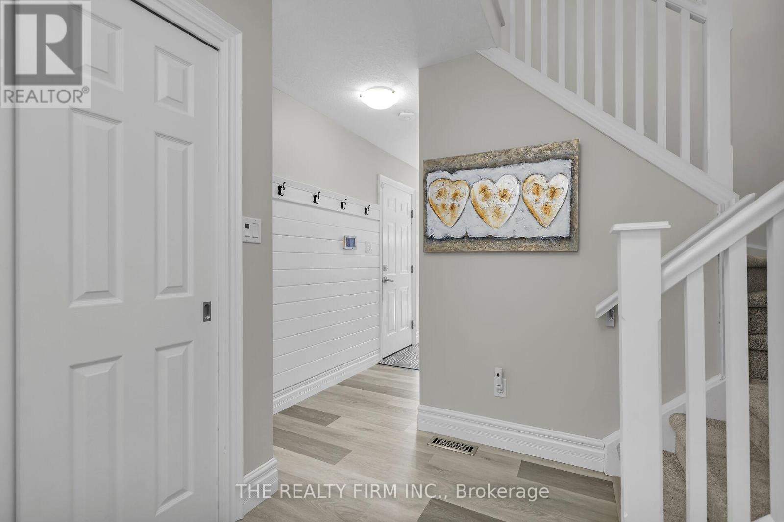 581 Clearwater Crescent, London North, Ontario  N5X 4J9 - Photo 8 - X12438463