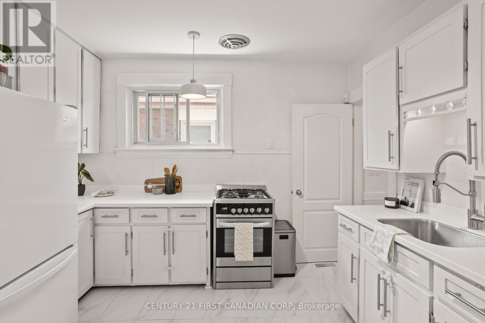 872 Lovett Street, London East, Ontario  N5Z 1N5 - Photo 16 - X12438520