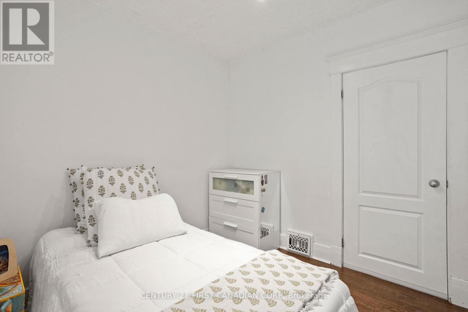 872 Lovett Street, London East, Ontario  N5Z 1N5 - Photo 23 - X12438520