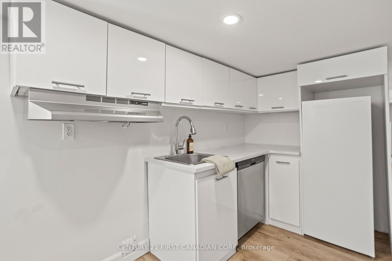 872 Lovett Street, London East, Ontario  N5Z 1N5 - Photo 29 - X12438520