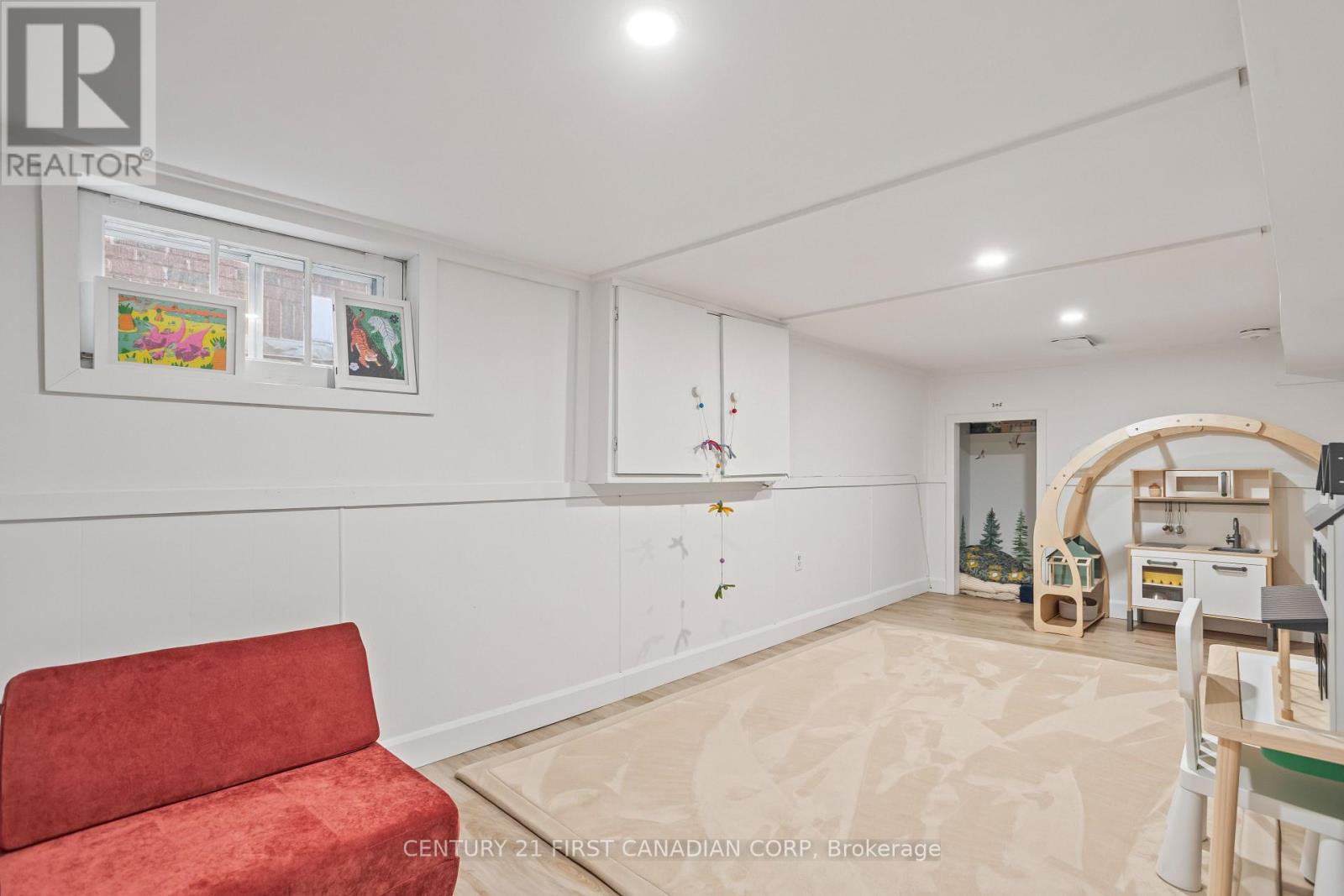 872 Lovett Street, London East, Ontario  N5Z 1N5 - Photo 32 - X12438520