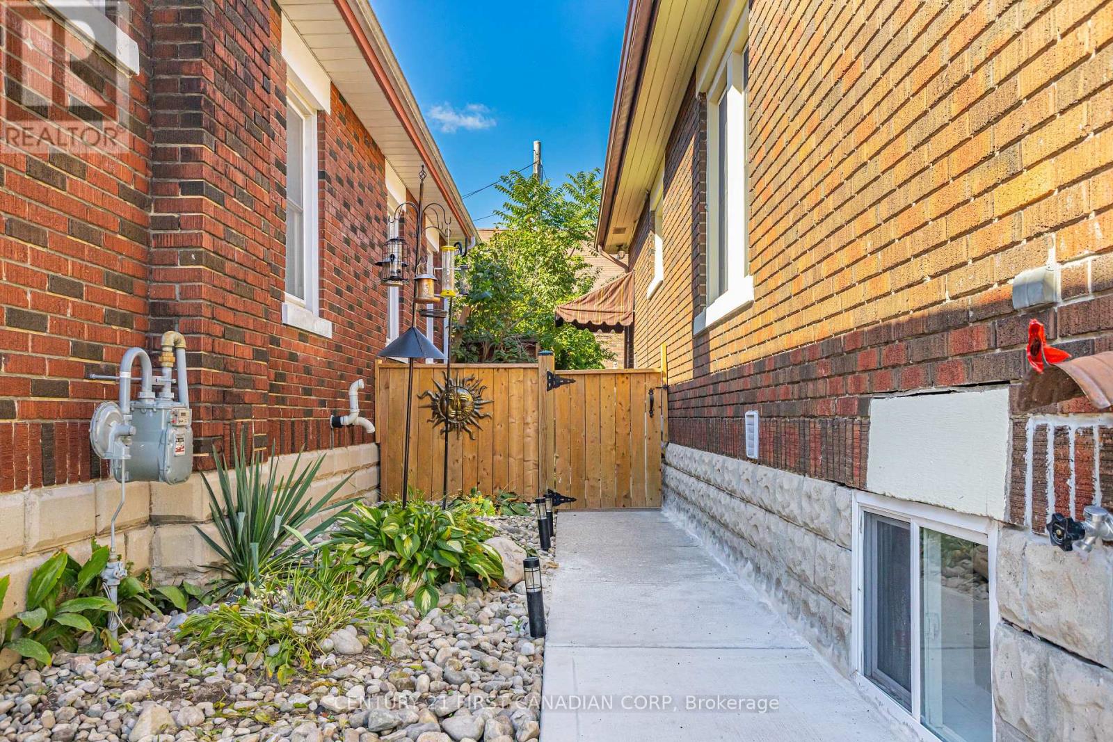 872 Lovett Street, London East, Ontario  N5Z 1N5 - Photo 36 - X12438520