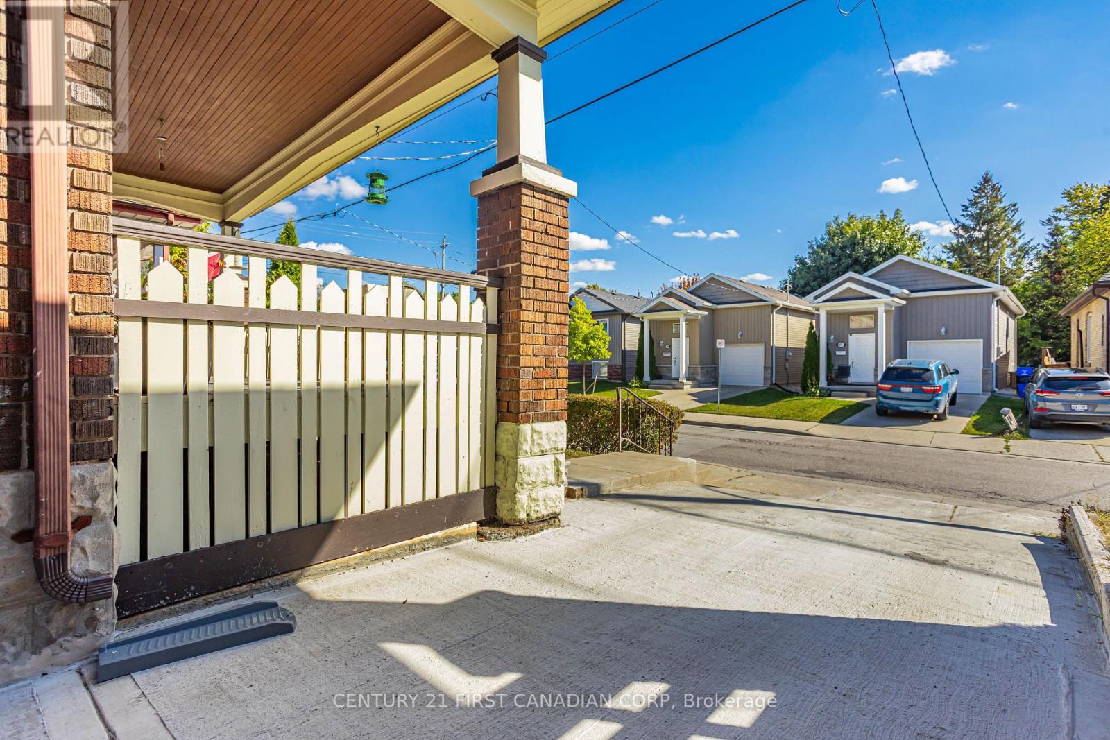 872 Lovett Street, London East, Ontario  N5Z 1N5 - Photo 5 - X12438520