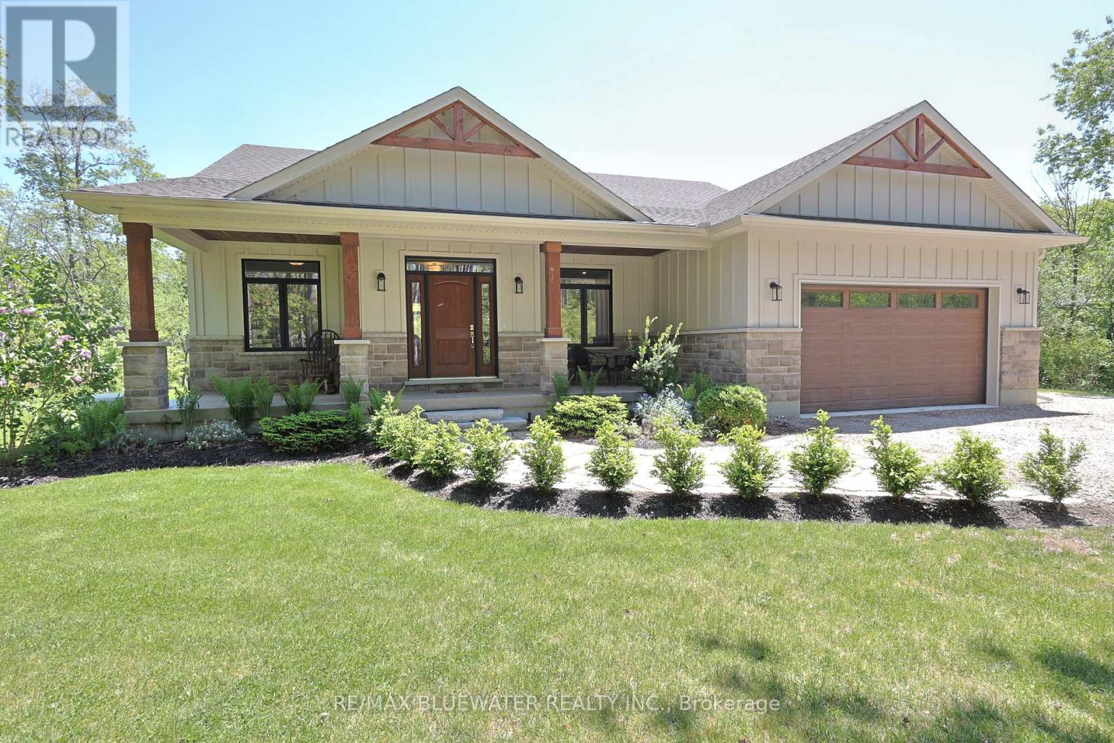 8437 Goosemarsh Line, Lambton Shores, Ontario  N0M 1T0 - Photo 1 - X12438534