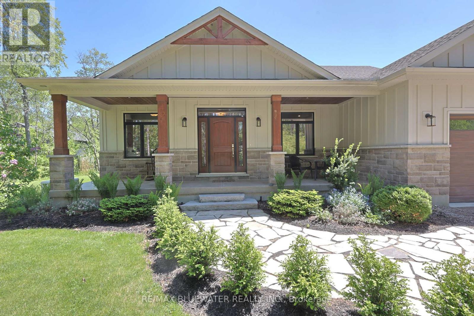 8437 Goosemarsh Line, Lambton Shores, Ontario  N0M 1T0 - Photo 10 - X12438534
