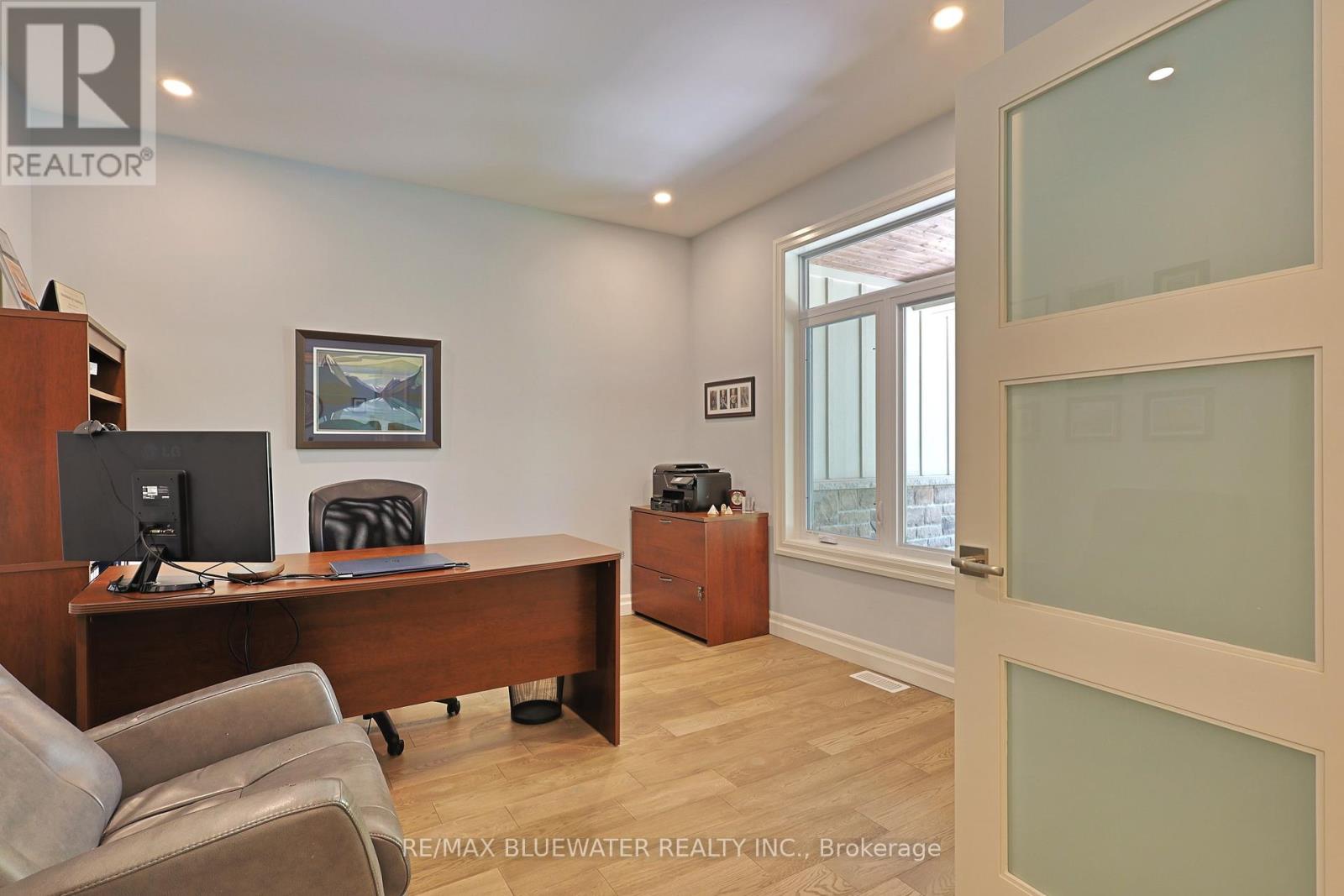 8437 Goosemarsh Line, Lambton Shores, Ontario  N0M 1T0 - Photo 14 - X12438534