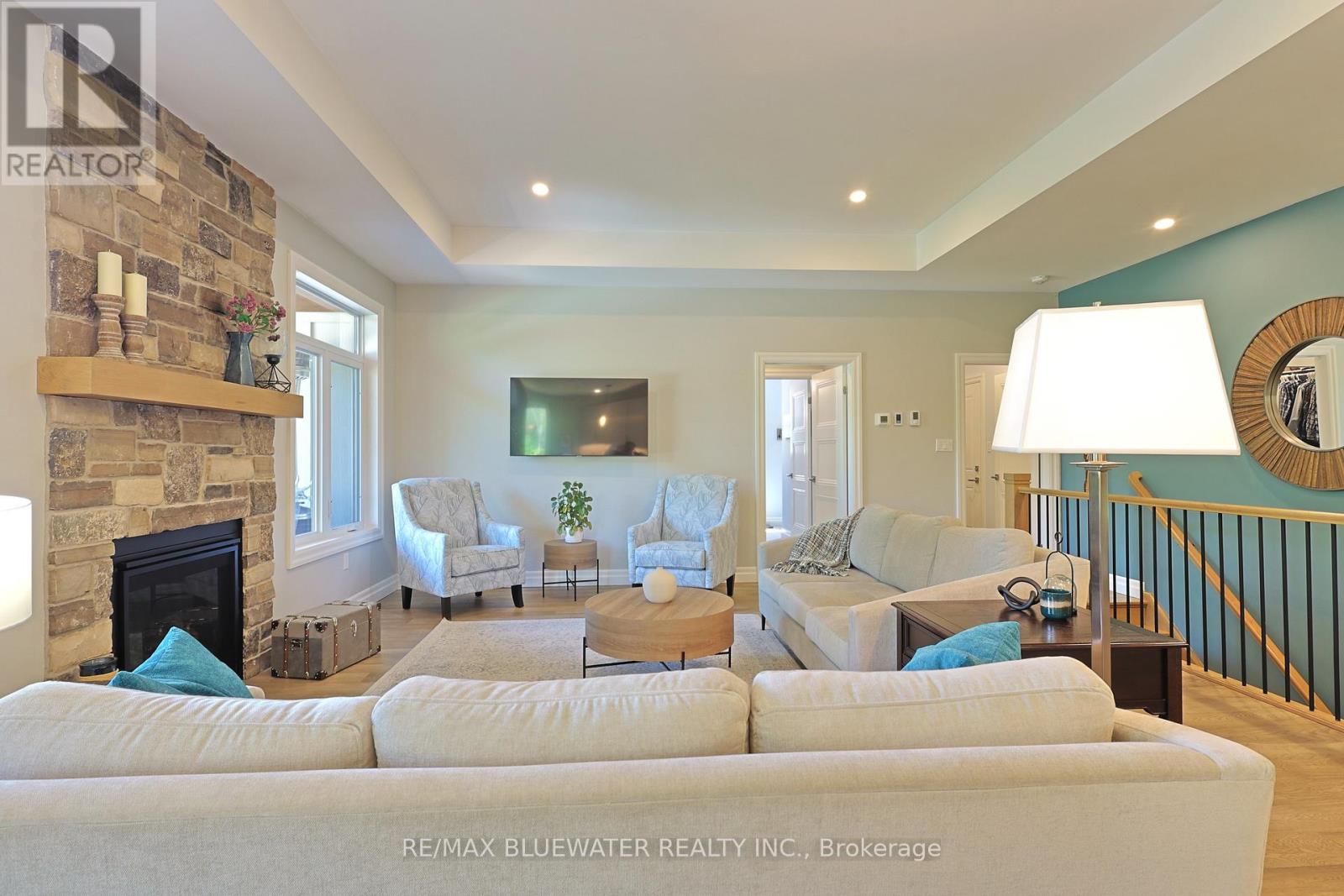 8437 Goosemarsh Line, Lambton Shores, Ontario  N0M 1T0 - Photo 16 - X12438534