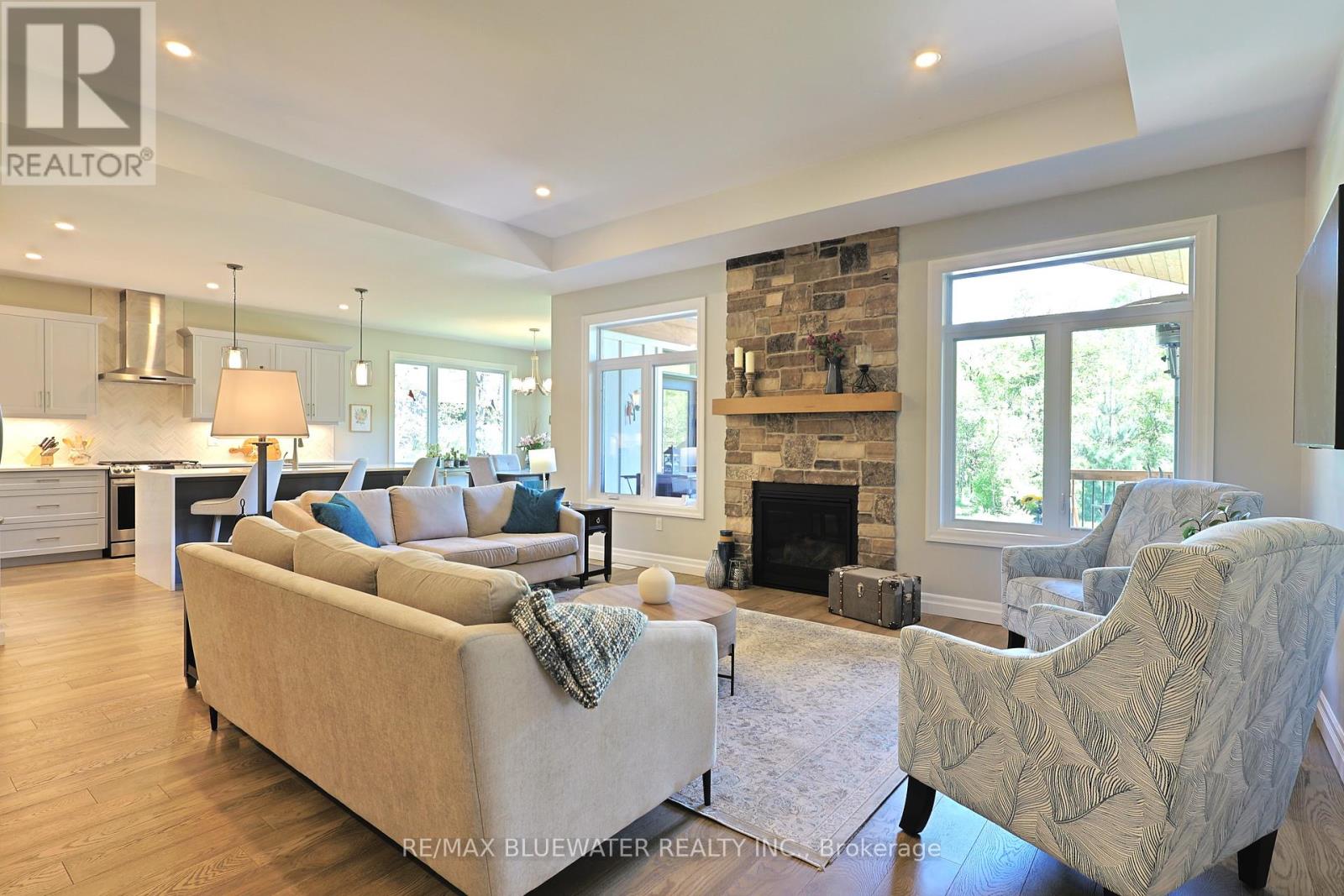 8437 Goosemarsh Line, Lambton Shores, Ontario  N0M 1T0 - Photo 17 - X12438534
