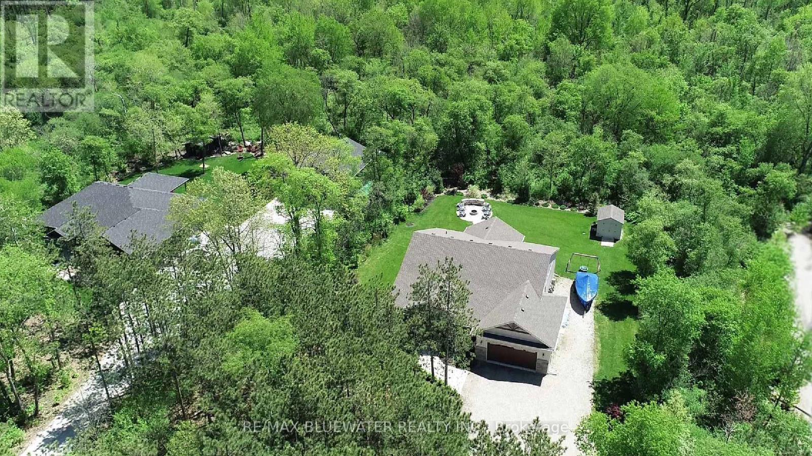 8437 Goosemarsh Line, Lambton Shores, Ontario  N0M 1T0 - Photo 2 - X12438534
