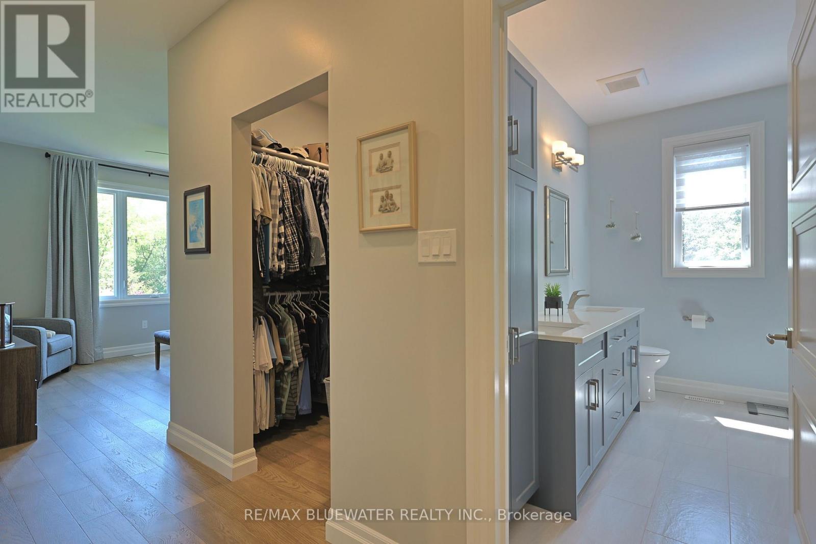 8437 Goosemarsh Line, Lambton Shores, Ontario  N0M 1T0 - Photo 31 - X12438534