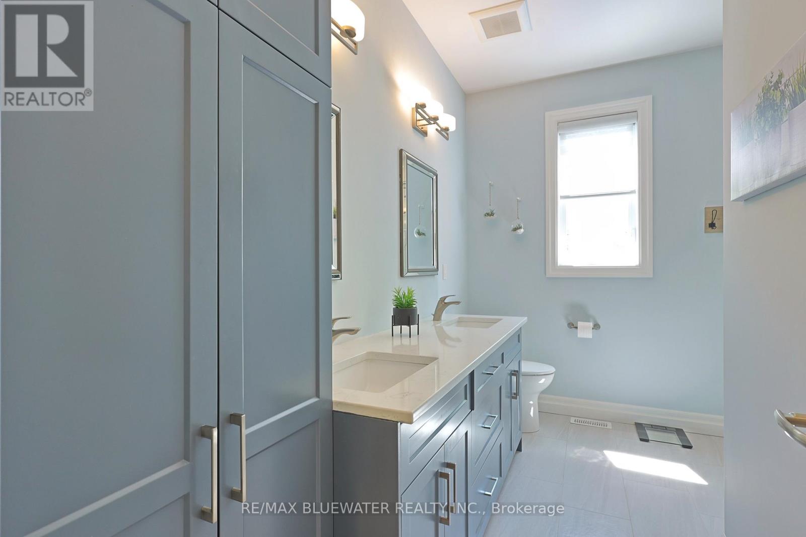 8437 Goosemarsh Line, Lambton Shores, Ontario  N0M 1T0 - Photo 32 - X12438534