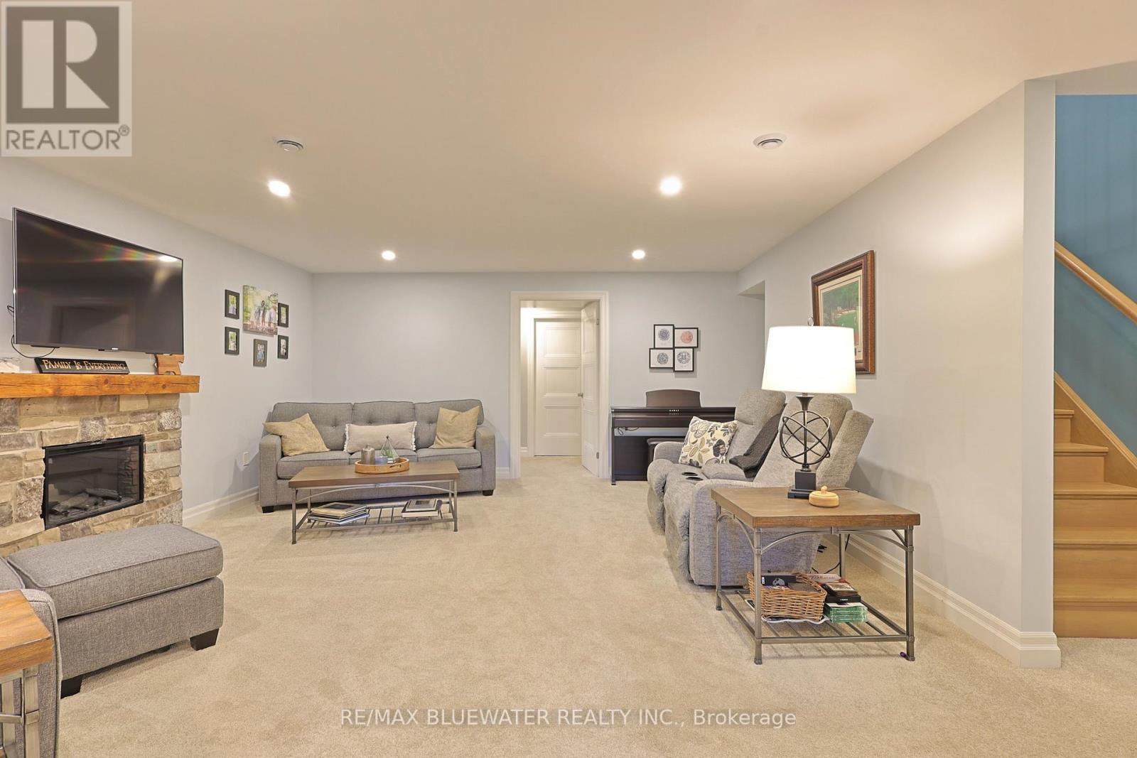 8437 Goosemarsh Line, Lambton Shores, Ontario  N0M 1T0 - Photo 36 - X12438534