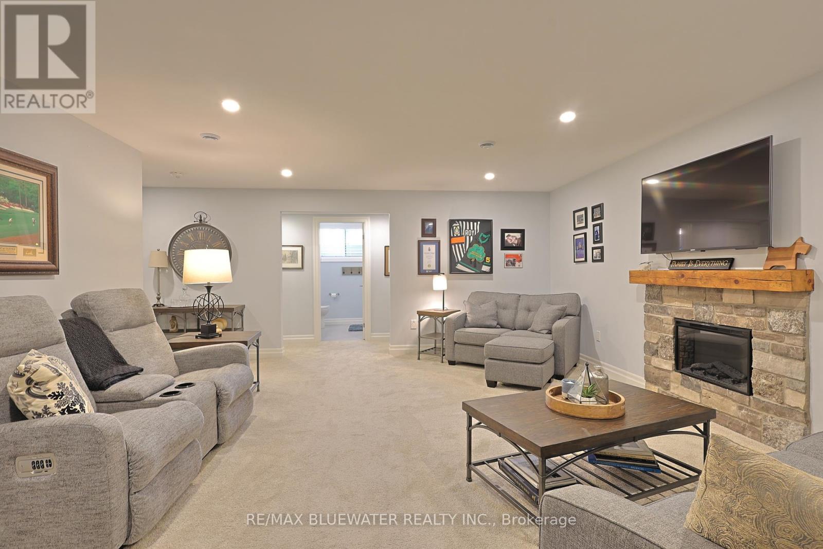 8437 Goosemarsh Line, Lambton Shores, Ontario  N0M 1T0 - Photo 38 - X12438534
