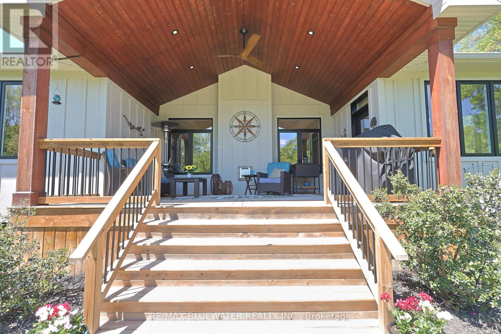 8437 Goosemarsh Line, Lambton Shores, Ontario  N0M 1T0 - Photo 44 - X12438534