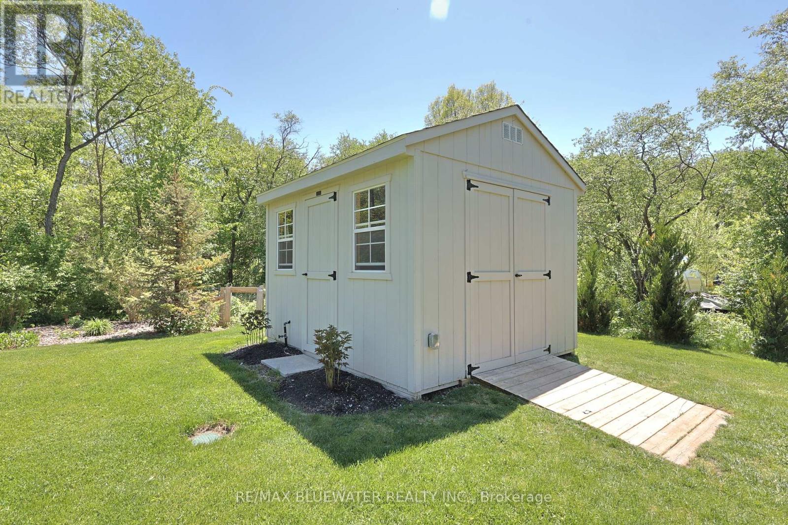 8437 Goosemarsh Line, Lambton Shores, Ontario  N0M 1T0 - Photo 49 - X12438534