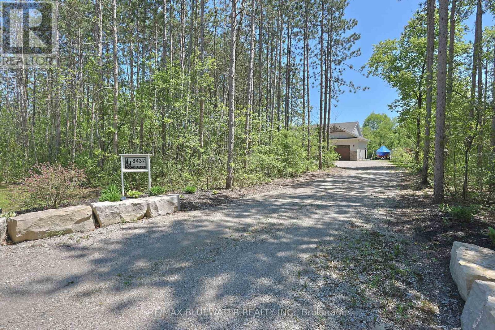 8437 Goosemarsh Line, Lambton Shores, Ontario  N0M 1T0 - Photo 6 - X12438534