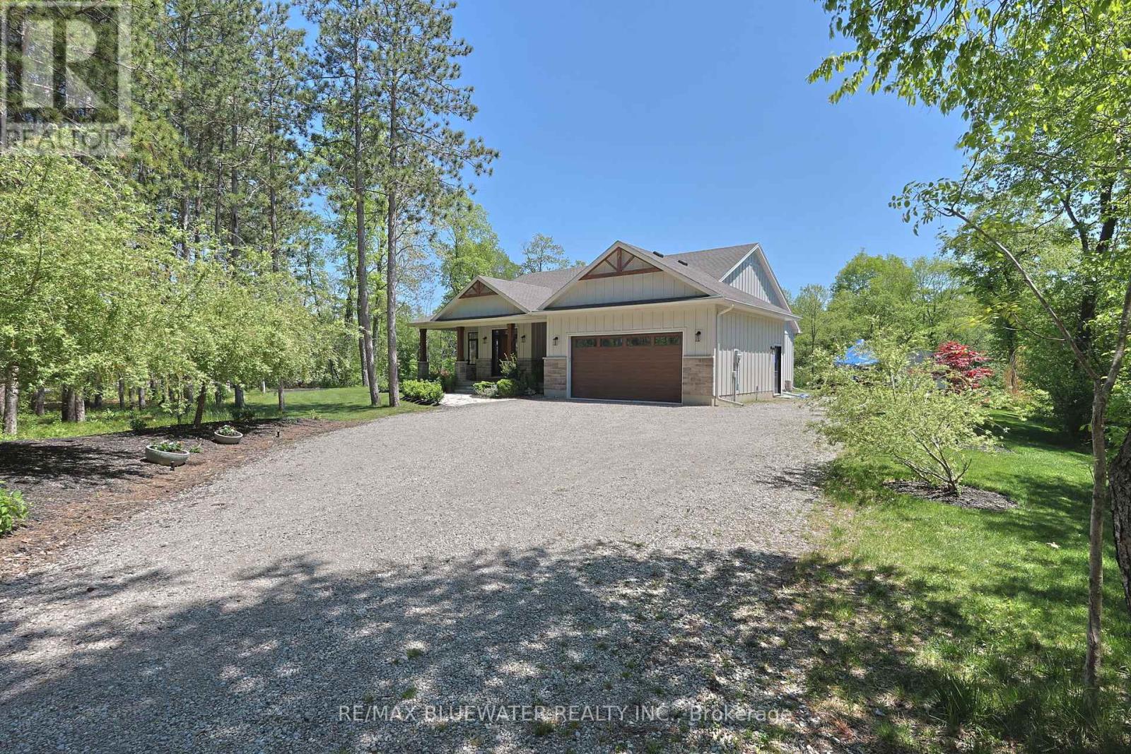 8437 Goosemarsh Line, Lambton Shores, Ontario  N0M 1T0 - Photo 7 - X12438534